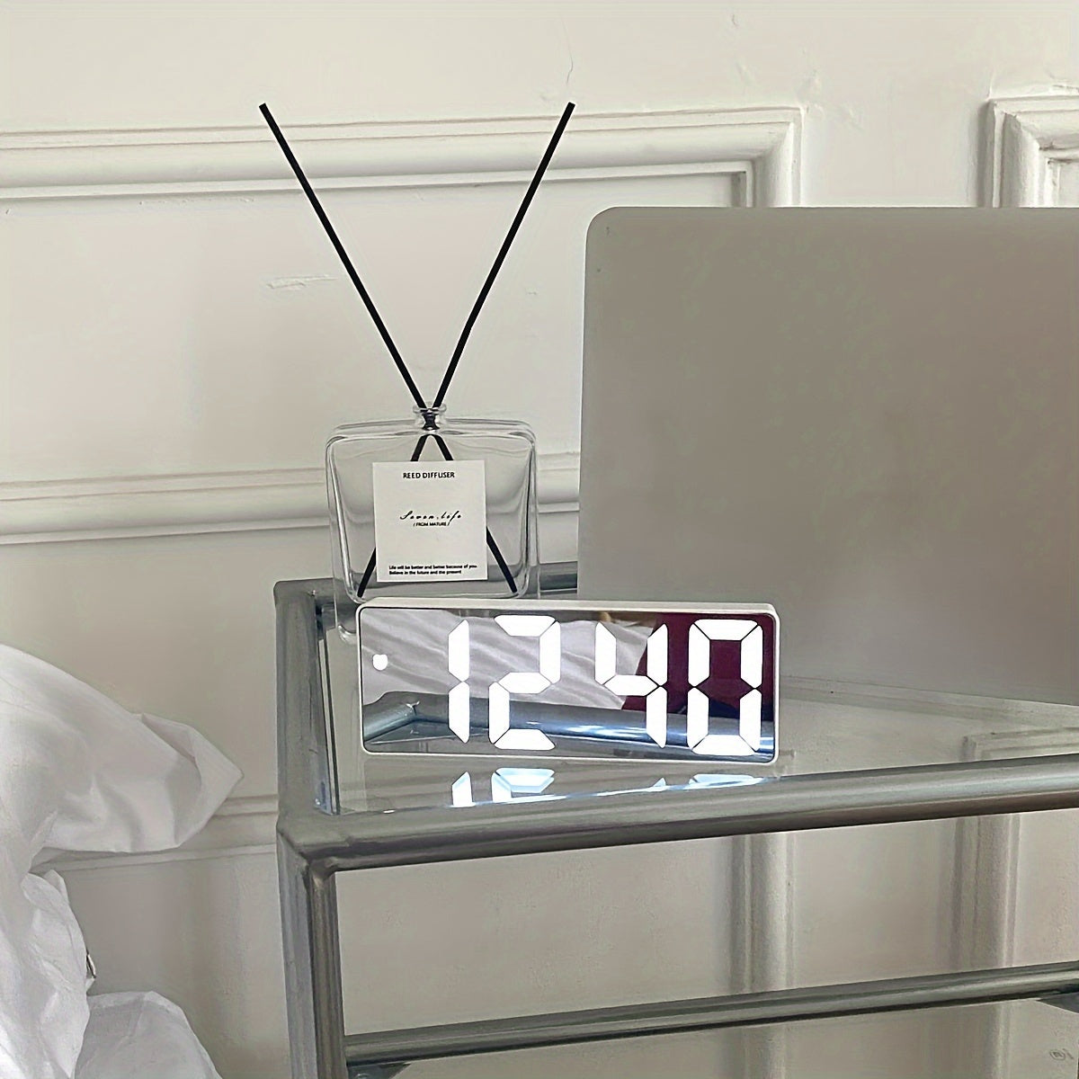 1pc USB Powered LED Digital Alarm Clock with Night Light, Snooze Function, Desktop Table Clock for Bedroom, Dorm, Office, Home Decor