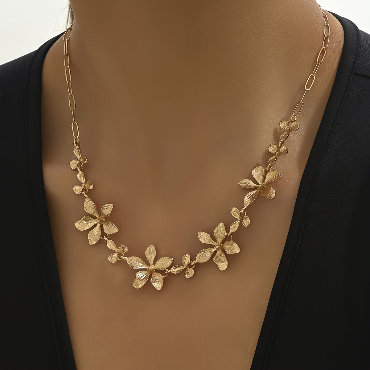 Women's Elegant Floral Necklace