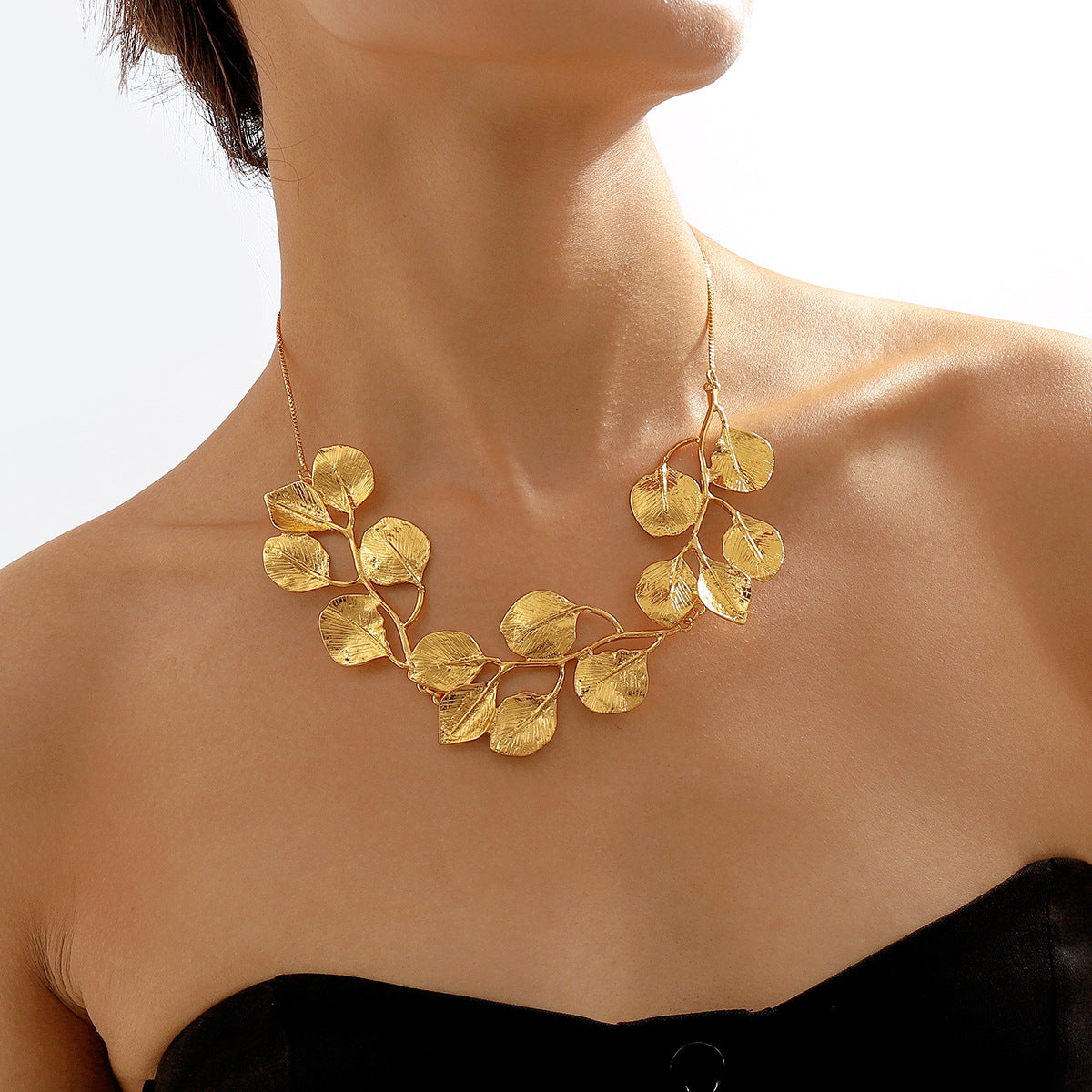 Women's Unique and Elegant Leaf Necklace