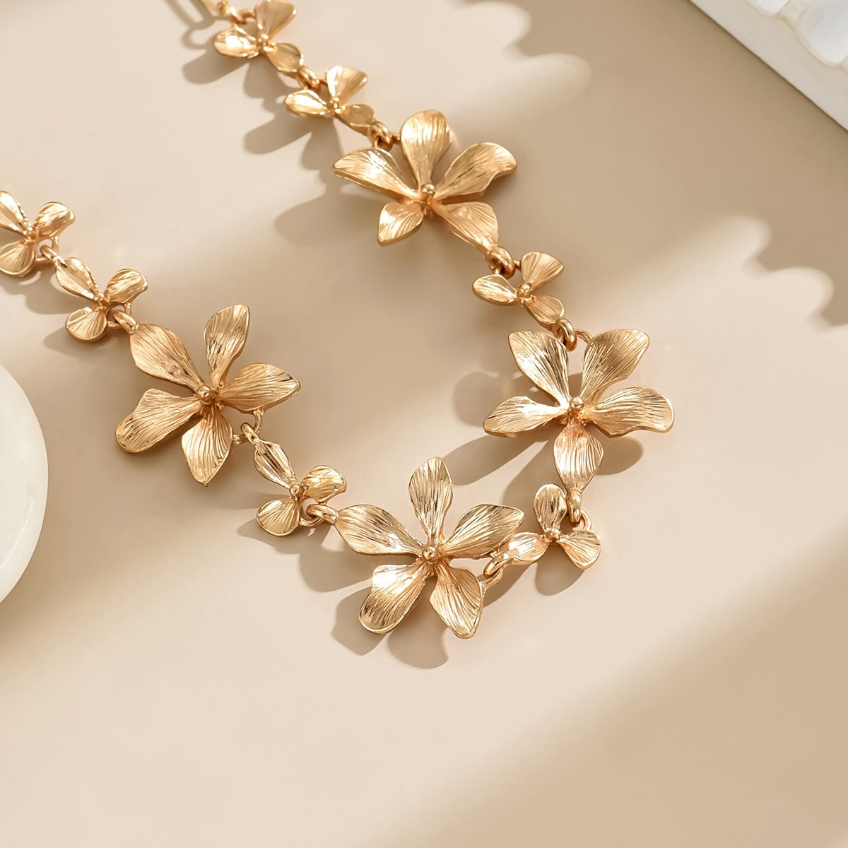 Women's Elegant Floral Necklace